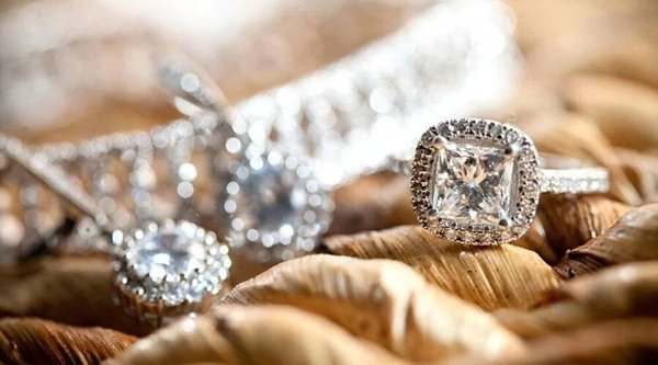 Le Diamant Carre